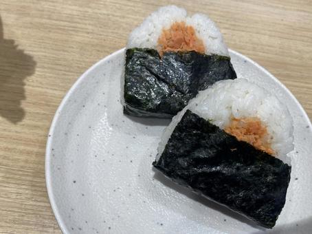 おにぎり おむすび シャケおにぎり 2個 おにぎり おむすび シャケおにぎり 2個 おにぎり,おむすび,シャケおにぎりの写真素材