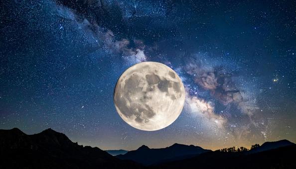 夜空に輝く満月と星空 夜空に輝く満月と星空の写真