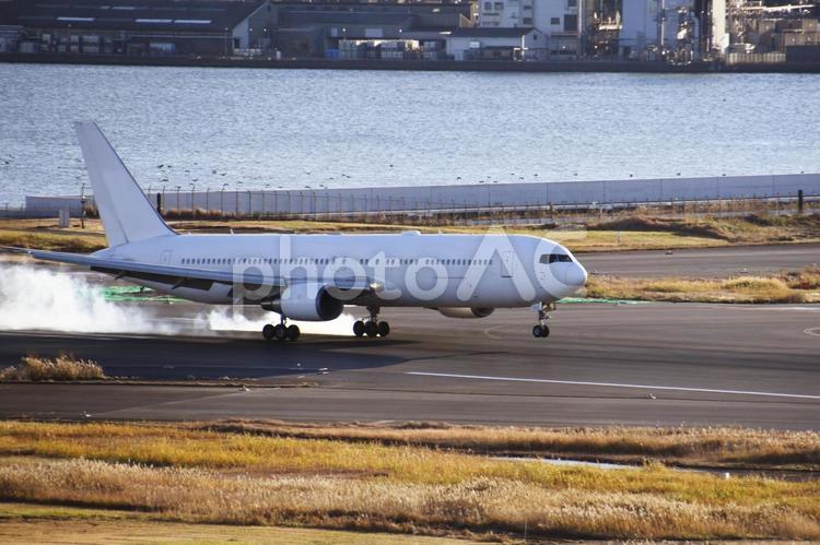 羽田空港の飛行機 飛行機,旅客機,羽田空港の写真素材