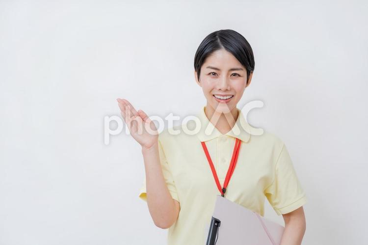 提案する介護士の女性。 提案,介護,介護福祉士の写真素材