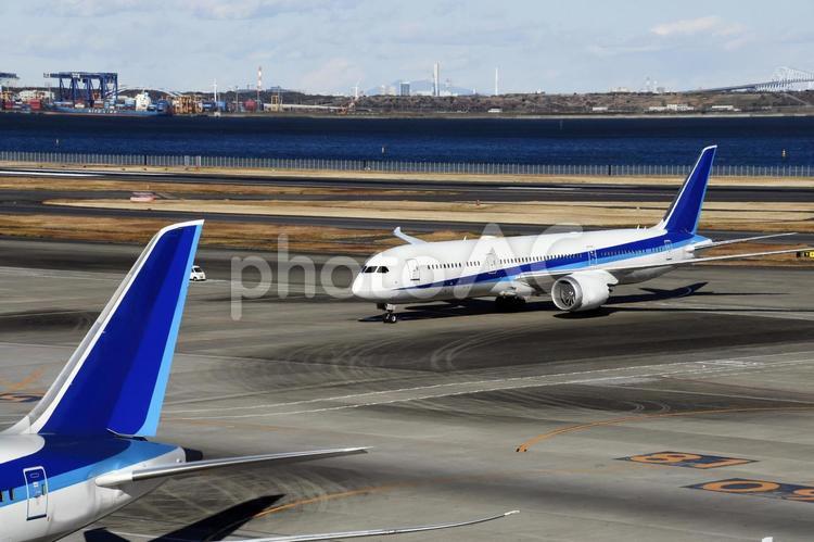 羽田空港の飛行機 飛行機,旅客機,羽田空港の写真素材