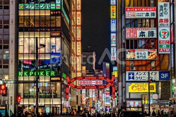 新宿の繁華街の夜景 新宿,新宿駅,歌舞伎町の写真素材
