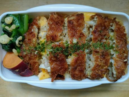 惣菜メンチカツ卵とじ弁当 お弁当,お昼ごはん,お昼の写真素材