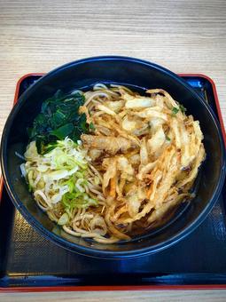 美味しそうなワカメかき揚げ蕎麦 そば,かき揚げ,蕎麦の写真素材