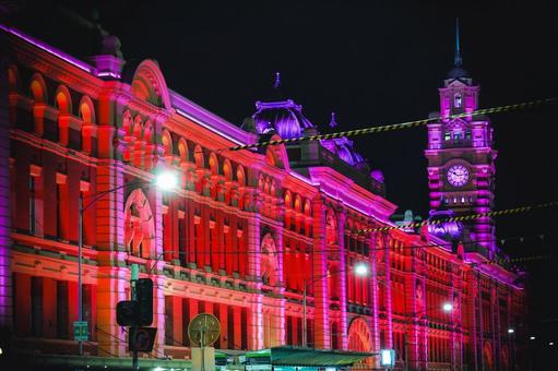 フリンダース駅と時計塔 フリンダース駅と時計塔 フリンダース駅,メルボルン,オーストラリアの写真素材
