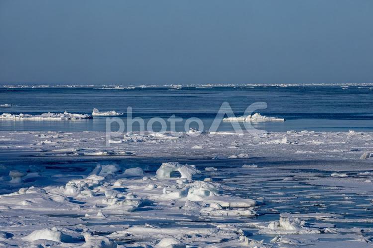 海を流れていく流氷 流氷,漂う,氷塊の写真素材