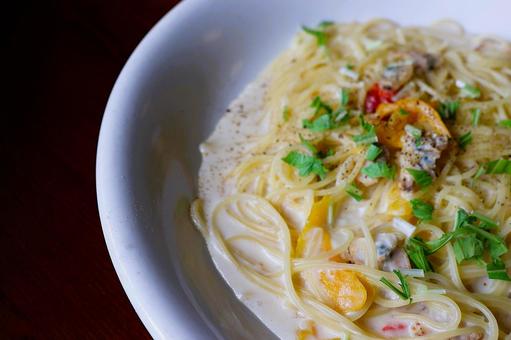 パスタ店の帆立とアサリのクリームソース パスタ店の帆立とアサリのクリームソースの写真