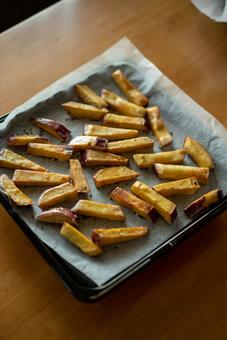 黄金色の大学芋スティック さつまいも,大学芋,スイートポテトフライの写真素材