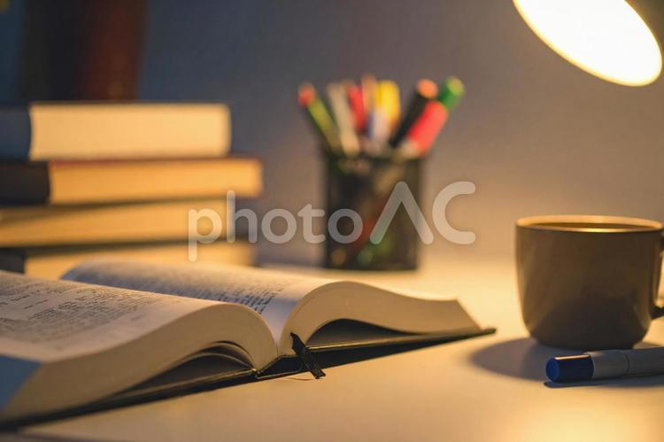 勉強中のイメージ 勉強,受験,宿題の写真素材