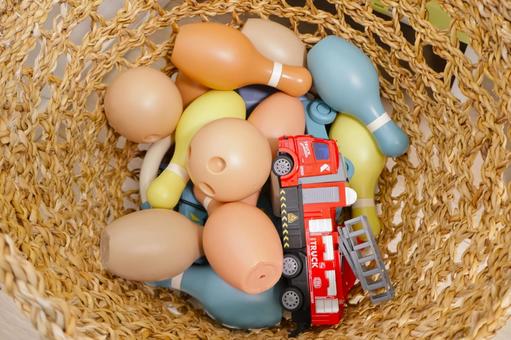 子どものおもちゃ 片付け子供部屋 かご 子どものおもちゃ 片付け子供部屋 かご 子ども,おもちゃ,おもちゃかごの写真素材