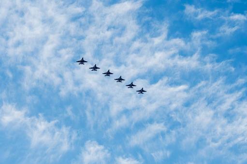 航空祭で機動飛行を披露するF2 航空祭で機動飛行を披露するF2 戦闘機,空自,fー2の写真素材