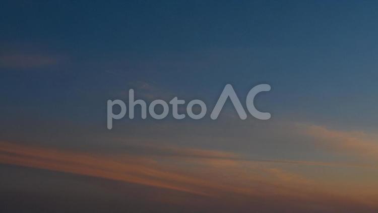 日没後の暗い夕日 夕焼け,空,秋空の写真素材