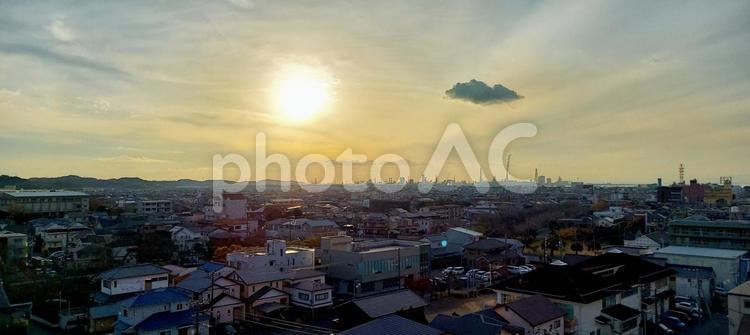 夕暮れの街並み 雲,住宅街,キレイの写真素材