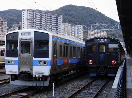 新・旧　鹿児島本線 門司港駅,415系,819系の写真素材