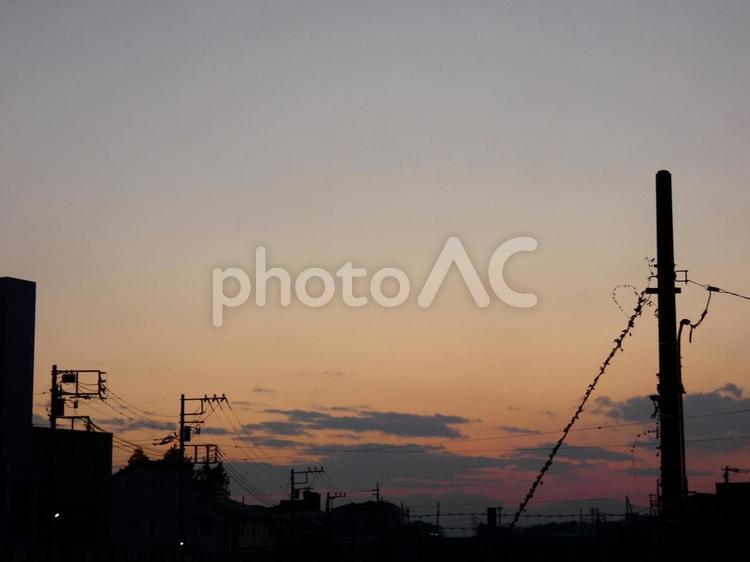 夕暮れと街 空,電線,電柱の写真素材