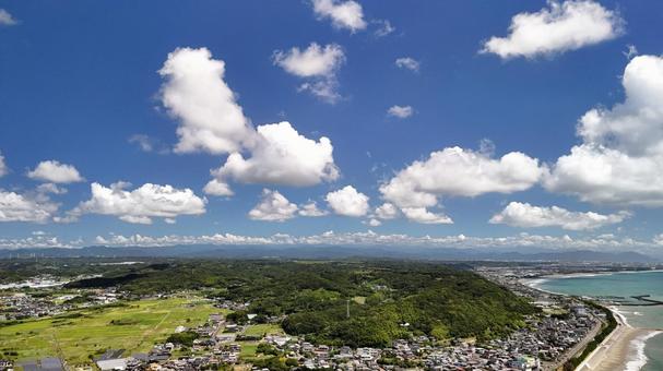 海岸沿い001 海岸沿い001 山,山並み,青空の写真素材