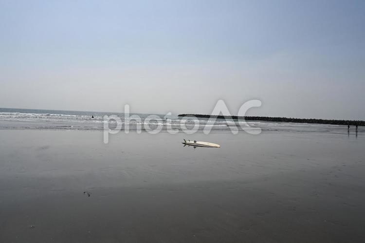 砂浜のサーフボード 砂浜,サーフボード,海の写真素材