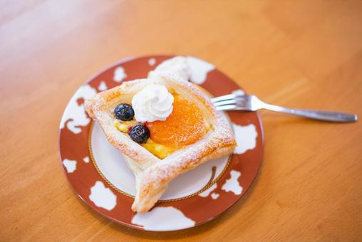 アプリコットとベリーのデニッシュ デザート,スイーツ,デニッシュの写真素材