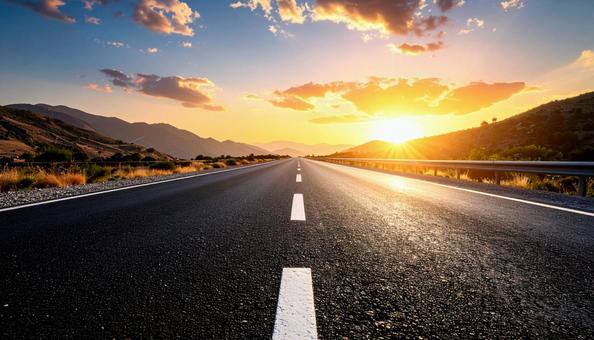 地平線に向かう道路 夕焼け 地平線に向かう道路 夕焼けの写真