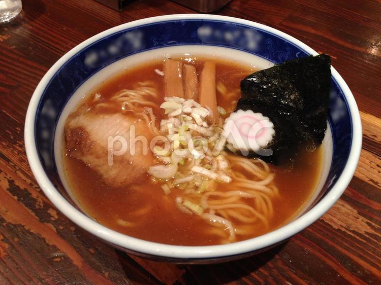シンプルながらこってり濃厚醤油ラーメン らーめん,醤油ラーメン,麺料理の写真素材
