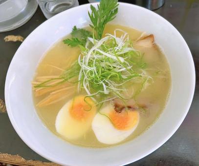 濃厚白湯ラーメンの魅惑 濃厚白湯ラーメンの魅惑の写真