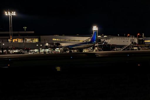 ターミナルに灯る小さな旅路 ターミナルに灯る小さな旅路の写真