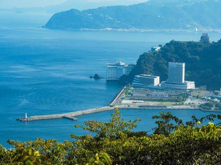 山から見下ろす熱海の海 山から見下ろす熱海の海の写真