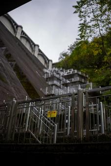 ダムの階段と手すり ダム,階段,手すりの写真素材