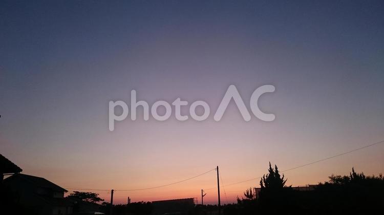 美しいとき たそがれ,シルエットで映す,何人もありませんの写真素材