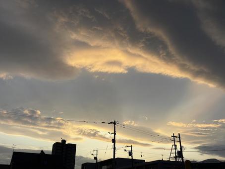 天使の橋　夕空 風景,景色,空の写真素材