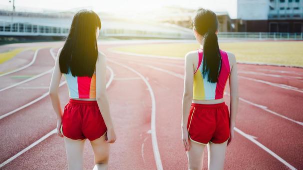 陸上競技を楽しむ若い女性27の写真