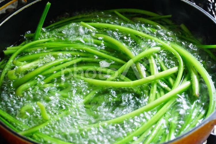 鍋で茹でている画像 鍋,茹で,画像の写真素材