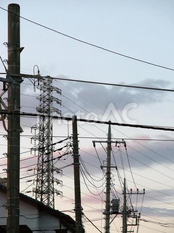 鉄塔がある風景 鉄塔,送電線,電線の写真素材