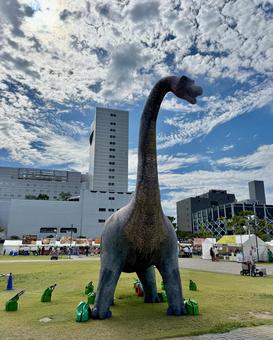 福井県庁での祭り 恐竜のバルーン 福井県庁での祭り 恐竜のバルーンの写真
