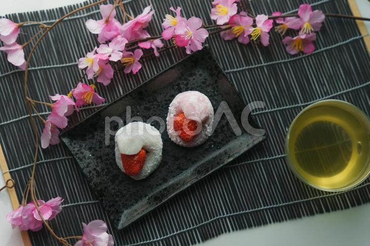 苺大福と緑茶 苺大福,緑茶,日本茶の写真素材