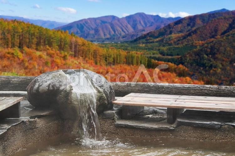 紅葉と温泉のイメージ 温泉,露天風呂,旅の写真素材