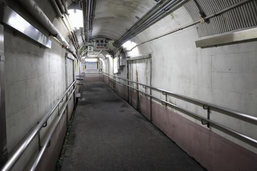 近江塩津駅の地下通路 近江塩津駅の地下通路の写真