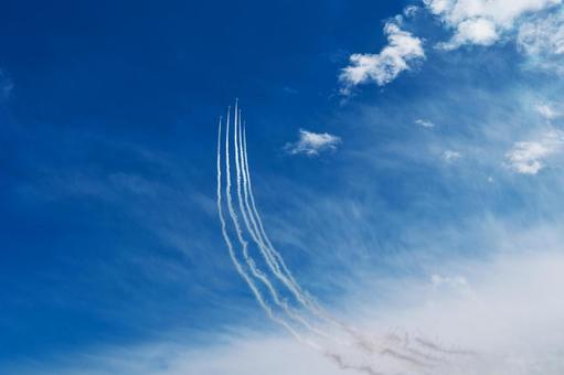 ブルーインパルス　ワイドトゥデルタループの写真