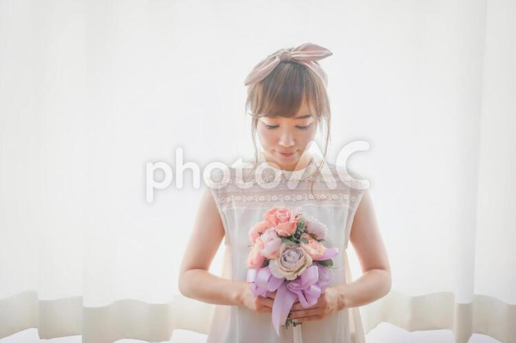 ウェディングドレスを着た花嫁 花嫁,ウェディング,ブーケの写真素材