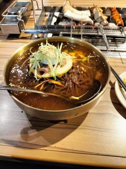 上野で韓国料理の冷麺 上野で韓国料理の冷麺の写真