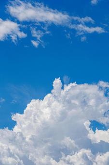 真夏の青空と白い雲 真夏の青空と白い雲の写真