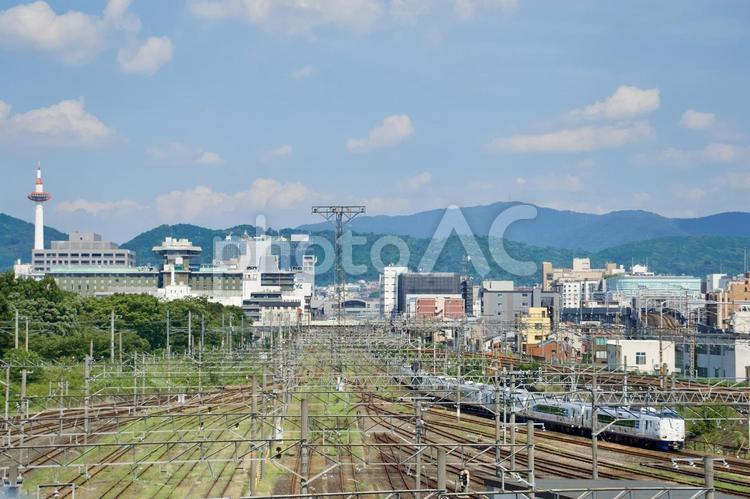 京都市内を走る関空特急はるか 東海道,新幹線,京都の写真素材