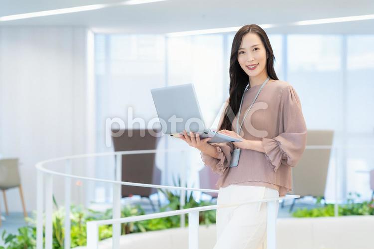 オフィスで働くビジネスウーマン ビジネス,オフィス,女性の写真素材