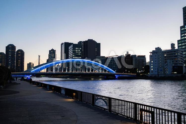 隅田川と永代橋 夜景,夕景,永代橋の写真素材