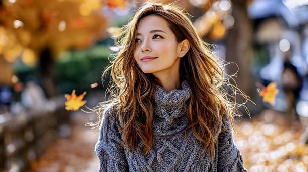紅葉を背景に微笑む上品な若い女性 紅葉を背景に微笑む上品な若い女性の写真