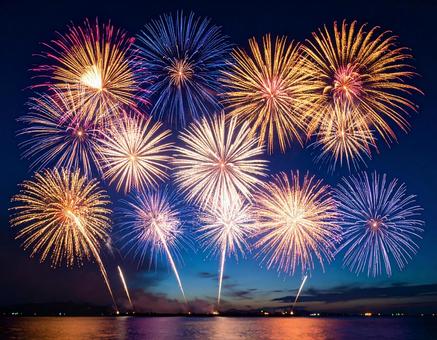 打ち上げ花火 打ち上げ花火の写真