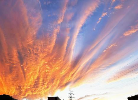 夕焼けに染まる空 素材,背景,バックグラウンドの写真素材