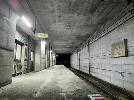 富山地方鉄道上滝線、大川寺駅、ホーム 富山地方鉄道,富山地鉄,地鉄の写真素材