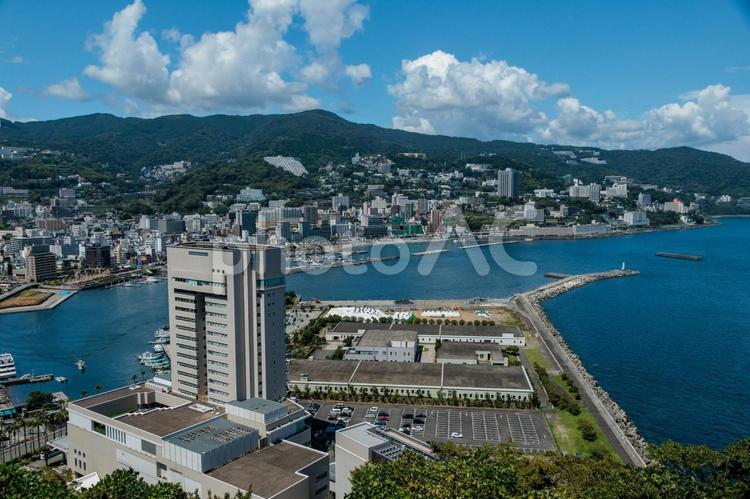 熱海の温泉街の風景 観光地,熱海,海岸の写真素材