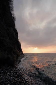 江戸時代の難所・山が迫る親不知の海岸道 江戸時代の難所・山が迫る親不知の海岸道 親不知,難所,交通の写真素材